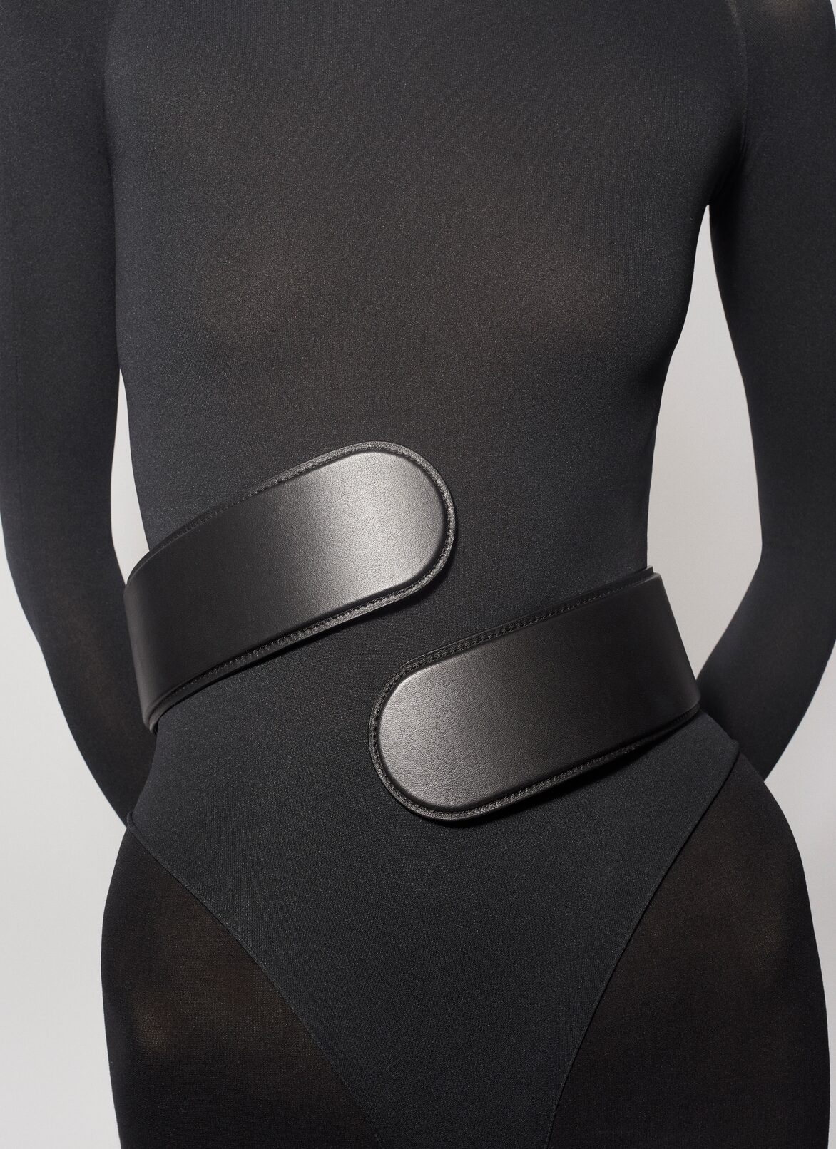FLEX TWIST BELT IN CALFSKIN ALAÏA BLACK FLEX TWIST BELT IN CALFSKIN